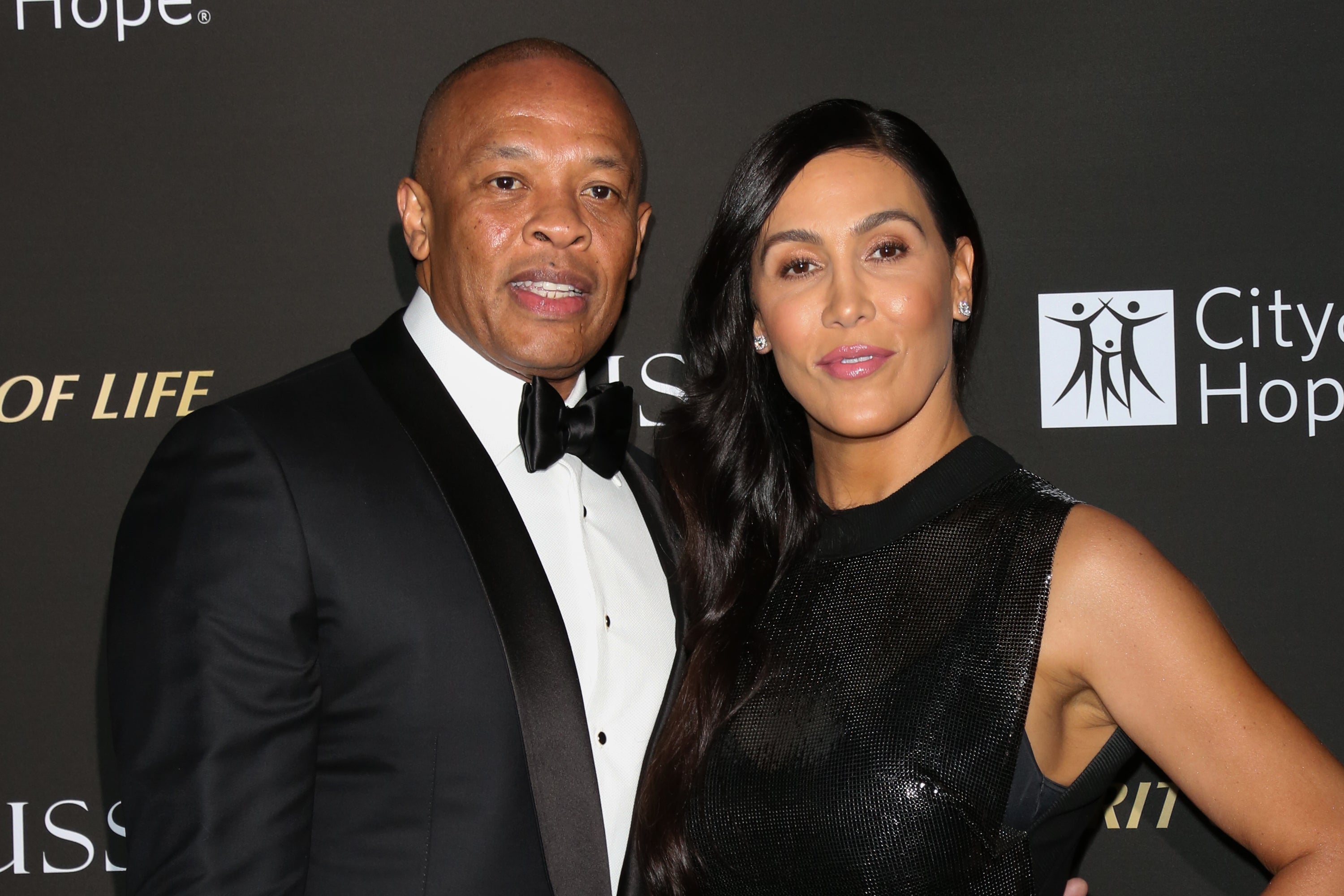 Dr Dre has to pay his ex-wife $100 million dollars - That's a lot of money